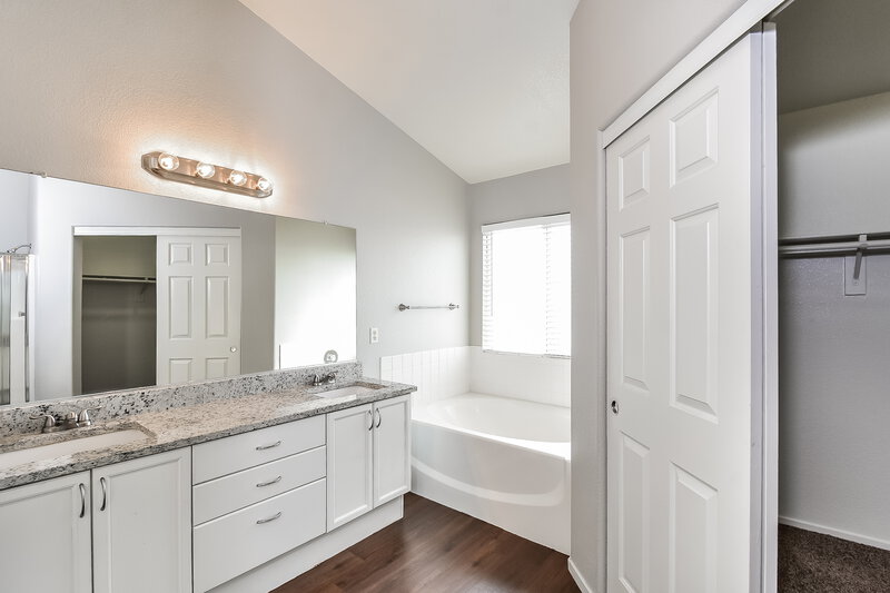 2,295/Mo, 7625 Adornment Ct Las Vegas, NV 89131 Main Bathroom View
