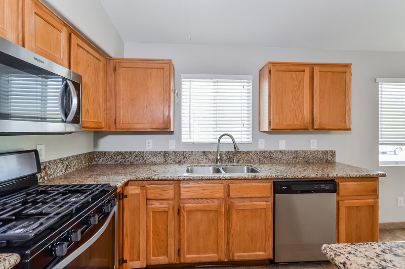 2,280/Mo, 2401 Cypress Island Ct North Las Vegas, NV 89031 Kitchen View 2