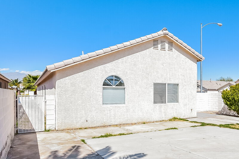 2,280/Mo, 2401 Cypress Island Ct North Las Vegas, NV 89031 Rear View