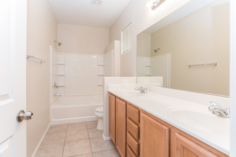2,160/Mo, 9537 Quitman Ave Las Vegas, NV 89149 photomasterbathroom View
