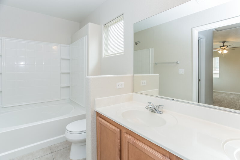 2,160/Mo, 9537 Quitman Ave Las Vegas, NV 89149 photobathroom View 2