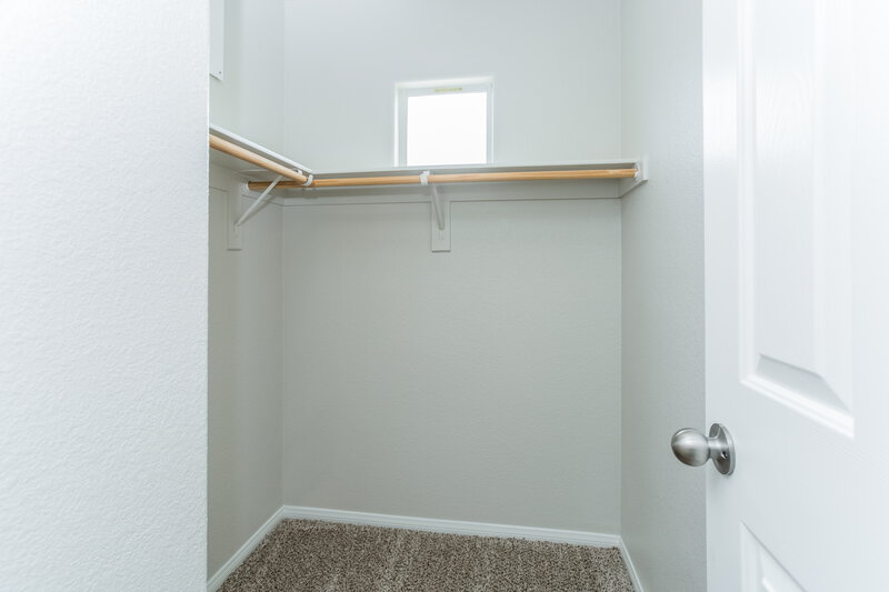 2,160/Mo, 9537 Quitman Ave Las Vegas, NV 89149 photowalkincloset View 2