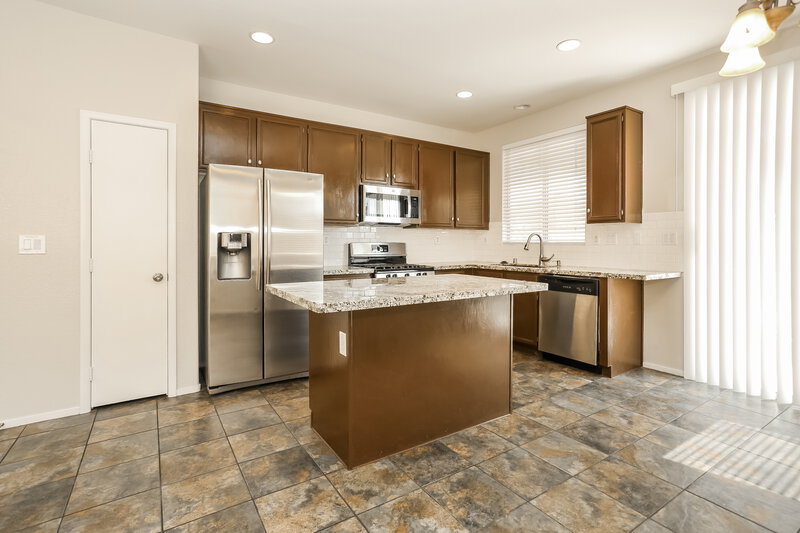 1,870/Mo, 5740 Indian Springs Street North Las Vegas, NV 89031 Kitchen View 2