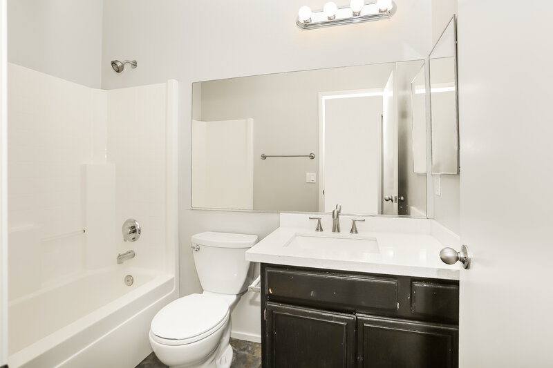1,870/Mo, 5740 Indian Springs Street North Las Vegas, NV 89031 Bathroom View