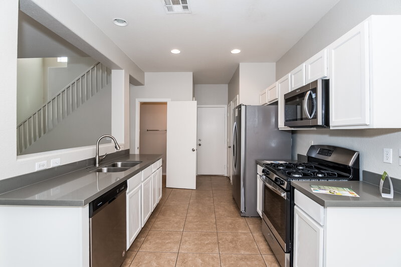 1,870/Mo, 5920 Victory Point St North Las Vegas, NV 89081 Kitchen View