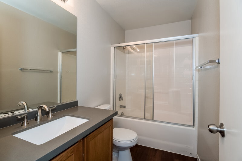 1,870/Mo, 5920 Victory Point St North Las Vegas, NV 89081 Bathroom View