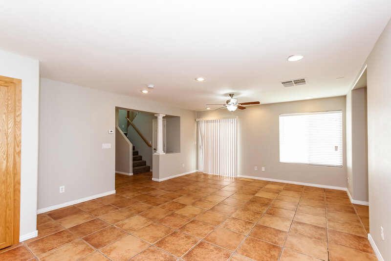 2,240/Mo, 7315 Phlox Rd Las Vegas, NV 89113 Family Room View 2