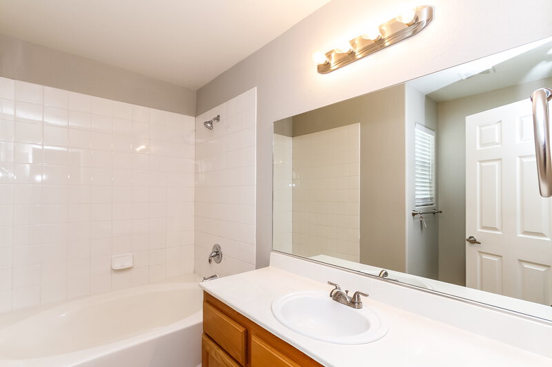 2,240/Mo, 7315 Phlox Rd Las Vegas, NV 89113 Master Bathroom View
