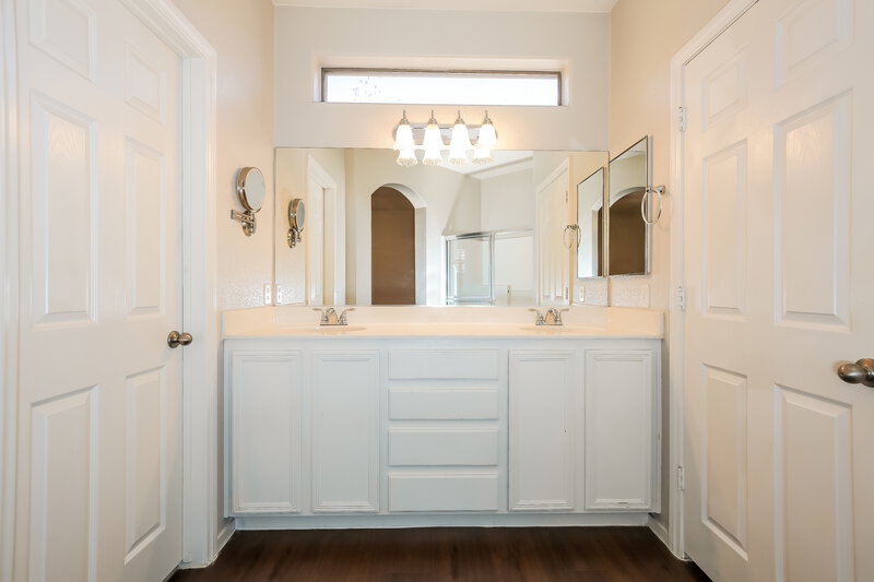 1,795/Mo, 3012 Pumpkin Harvest Ave North Las Vegas, NV 89031 Main Bathroom View