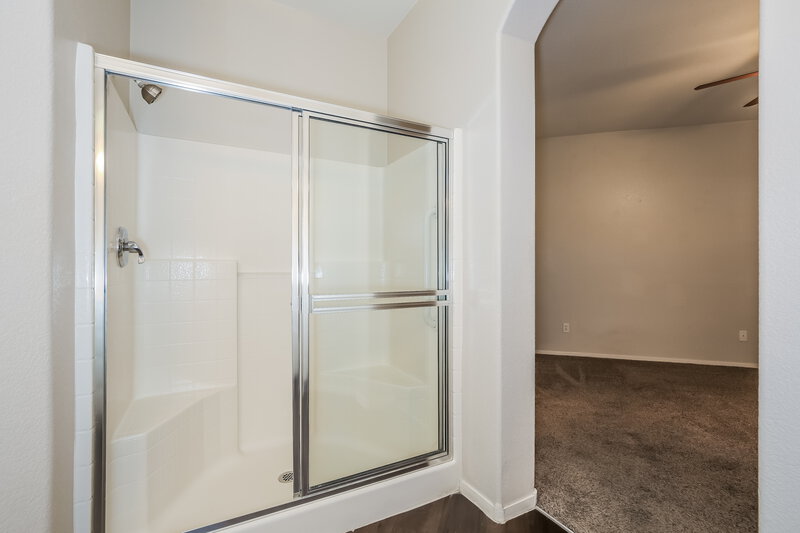 1,795/Mo, 3012 Pumpkin Harvest Ave North Las Vegas, NV 89031 Main Bathroom View 2