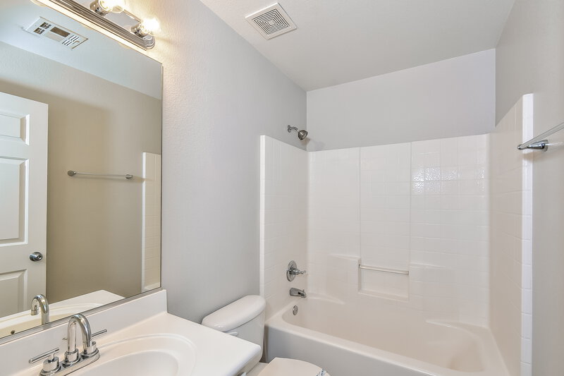 2,190/Mo, 10424 Concetta Ave Las Vegas, NV 89129 Bathroom View 2