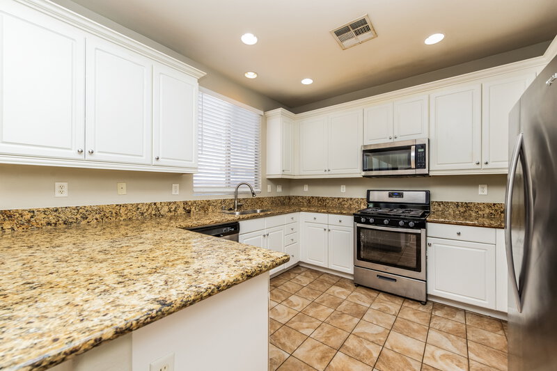 2,115/Mo, 1836 W Hammer Lane North Las Vegas, NV 89031 Kitchen View