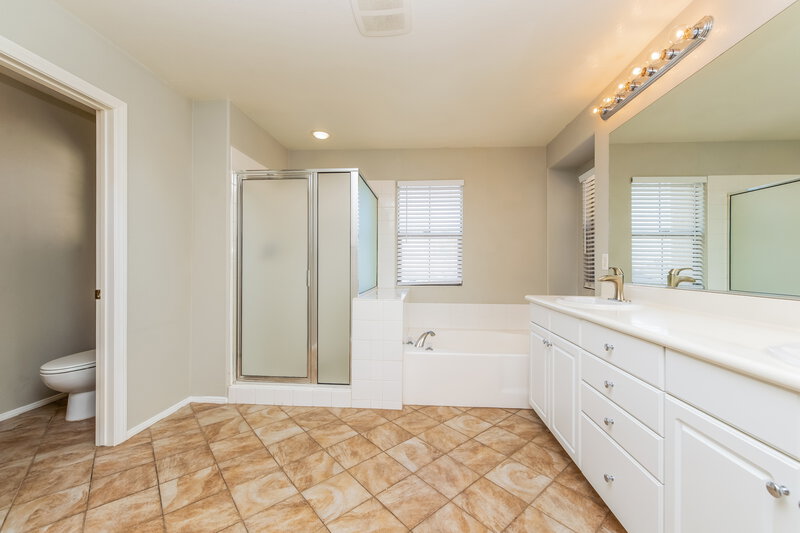 2,115/Mo, 1836 W Hammer Lane North Las Vegas, NV 89031 Main Bathroom View