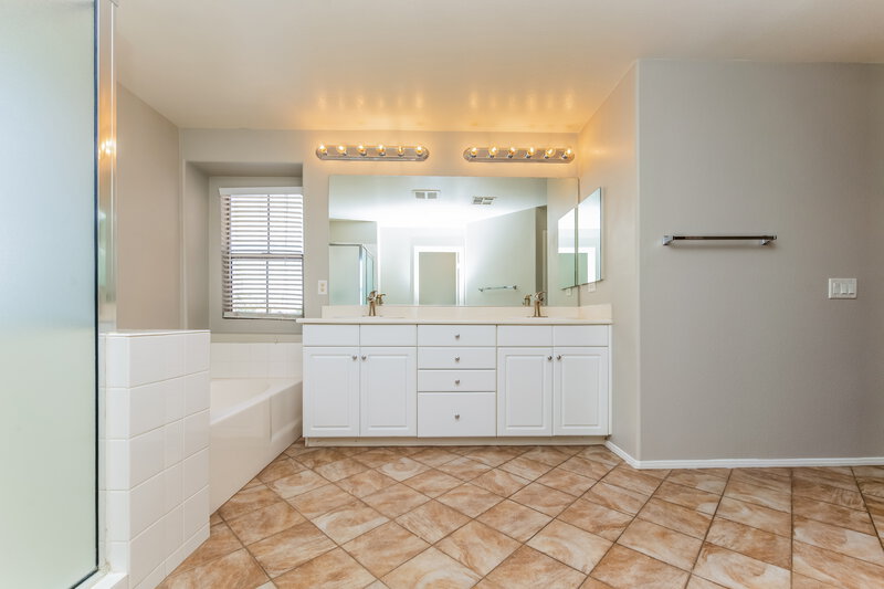 2,115/Mo, 1836 W Hammer Lane North Las Vegas, NV 89031 Main Bathroom View 2