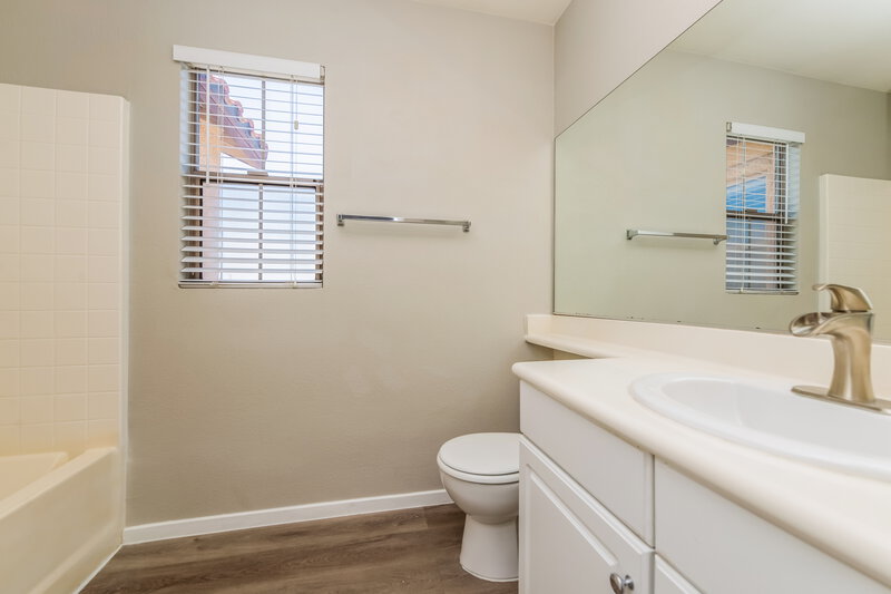 2,115/Mo, 1836 W Hammer Lane North Las Vegas, NV 89031 Bathroom View