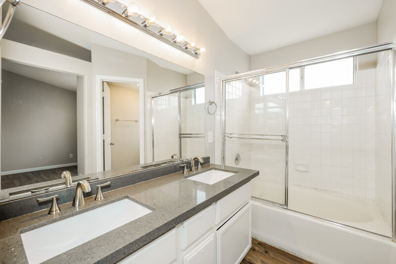 2,050/Mo, 2331 Catskill Court North Las Vegas, NV 89031 Main Bathroom View