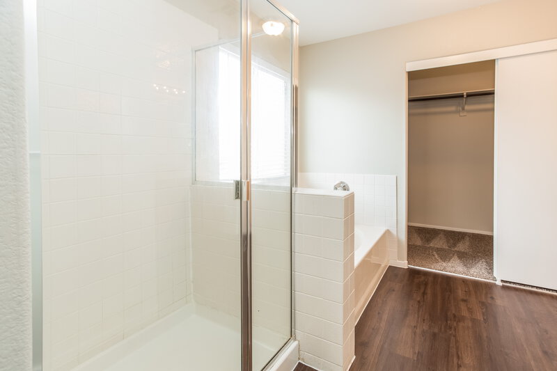 2,210/Mo, 7832 Ever Clear Court Las Vegas, NV 89131 Master Bathroom View 4