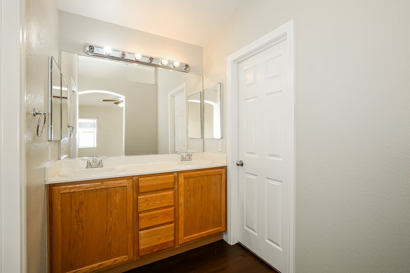 1,895/Mo, 8233 Apple Spice Street Las Vegas, NV 89143 Main Bathroom View