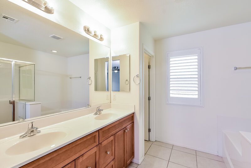 1,800/Mo, 3919 Zodiacal Light Street Las Vegas, NV 89129 Main Bathroom View