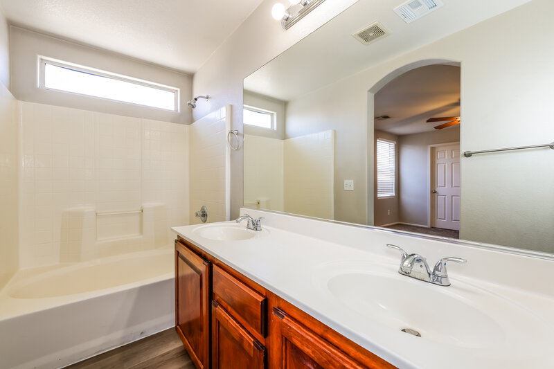 2,015/Mo, 5876 Secret Island Drive Las Vegas, NV 89139 Main Bathroom View