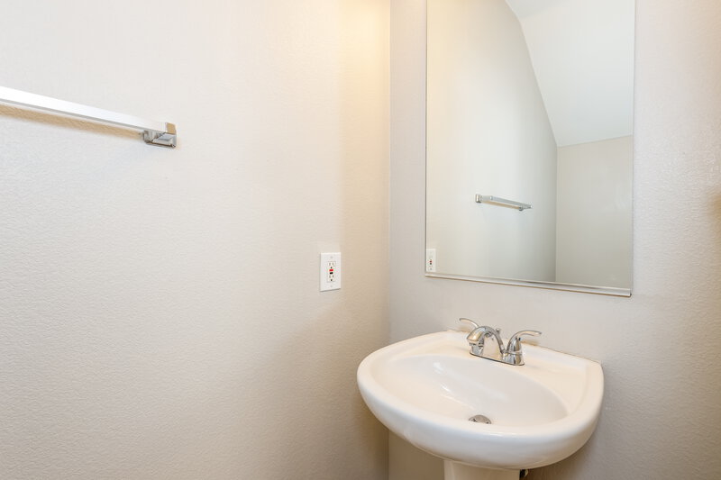 2,015/Mo, 5876 Secret Island Drive Las Vegas, NV 89139 Bathroom View 2