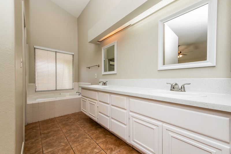 0/Mo, 5213 Sequin Dr Las Vegas, NV 89130 Main Bathroom View