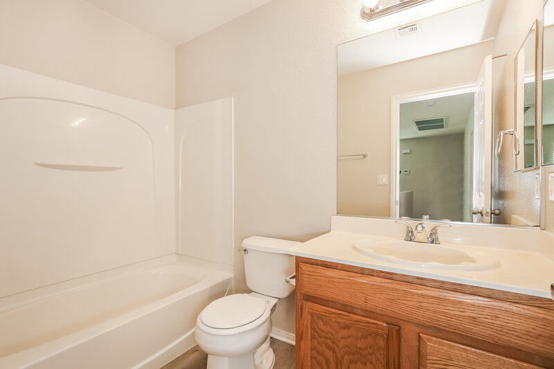 1,705/Mo, 712 Cades Cove Ave North Las Vegas, NV 89084 Bathroom View