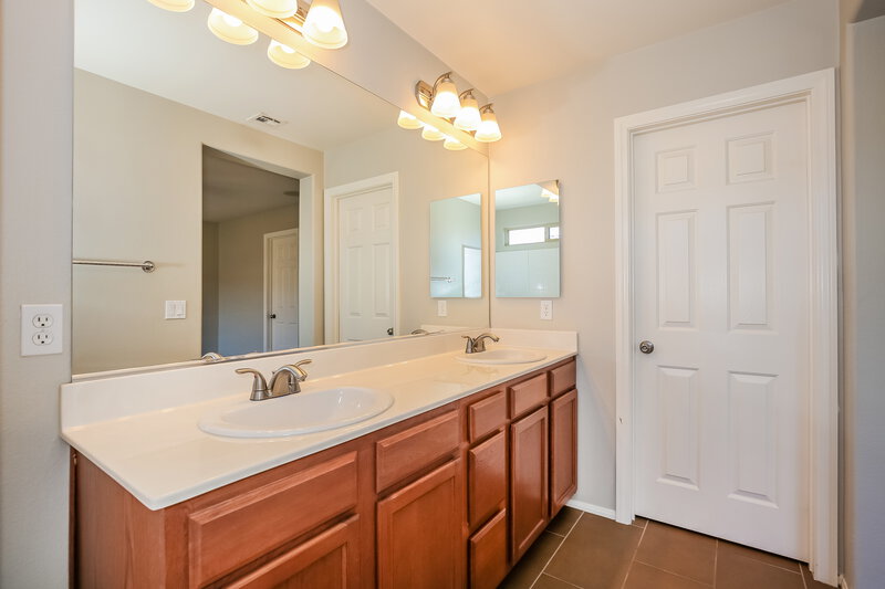 2,005/Mo, 1409 Arc Dome Ave North Las Vegas, NV 89031 Main Bathroom View