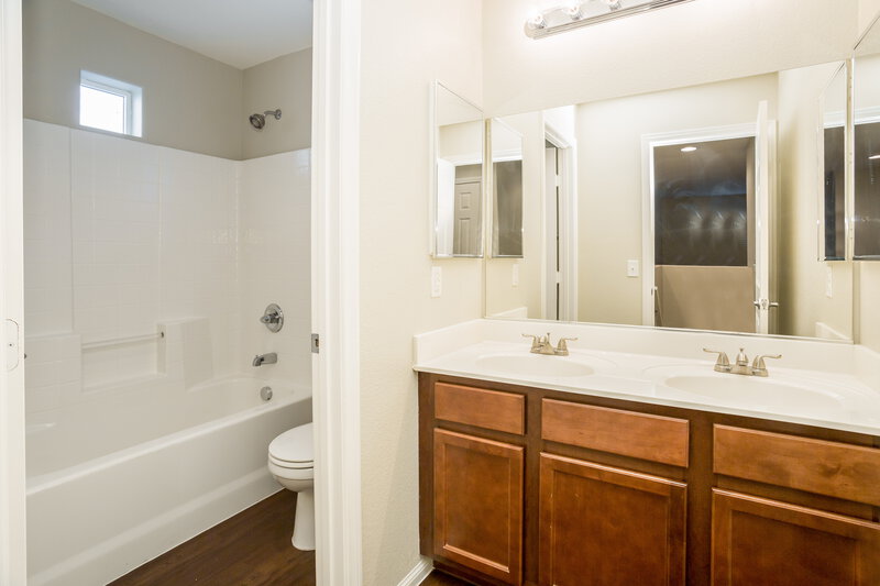2,145/Mo, 10232 Ruggles Mansion Ave Las Vegas, NV 89166 Bathroom View