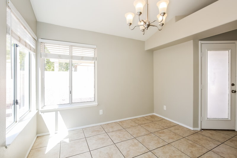 2,075/Mo, 4416 La Madre Way North Las Vegas, NV 89031 Dining Room View