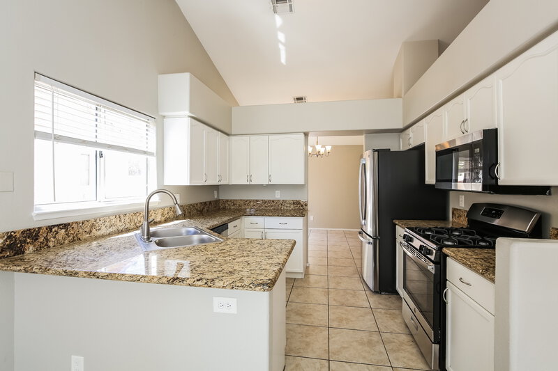 2,075/Mo, 4416 La Madre Way North Las Vegas, NV 89031 Kitchen View