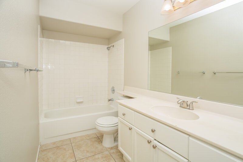2,055/Mo, 4416 La Madre Way North Las Vegas, NV 89031 Bathroom View