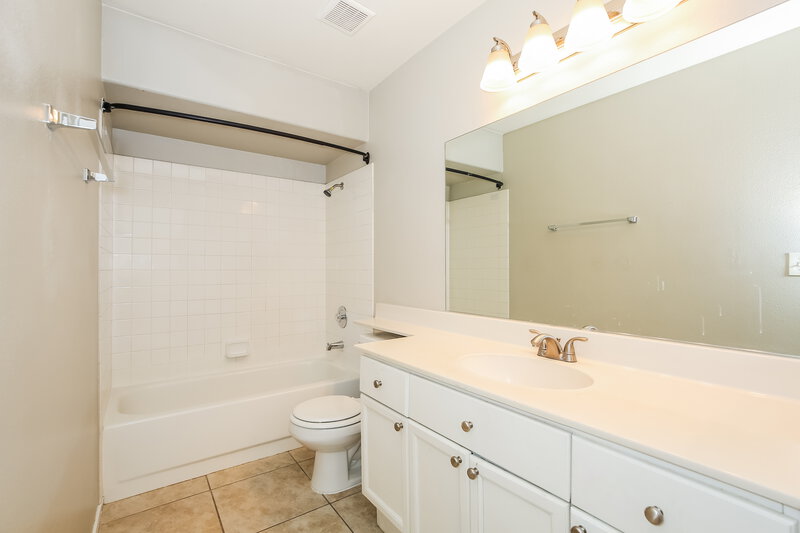 2,075/Mo, 4416 La Madre Way North Las Vegas, NV 89031 Bathroom View