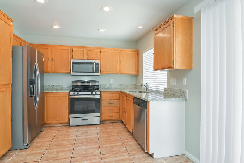 1,940/Mo, 4910 Rancho Domingo Ct. North Las Vegas, NV 89031 Kitchen View