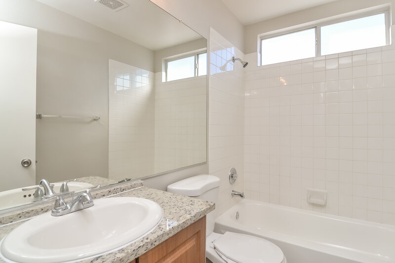 1,940/Mo, 4910 Rancho Domingo Ct. North Las Vegas, NV 89031 Bathroom View