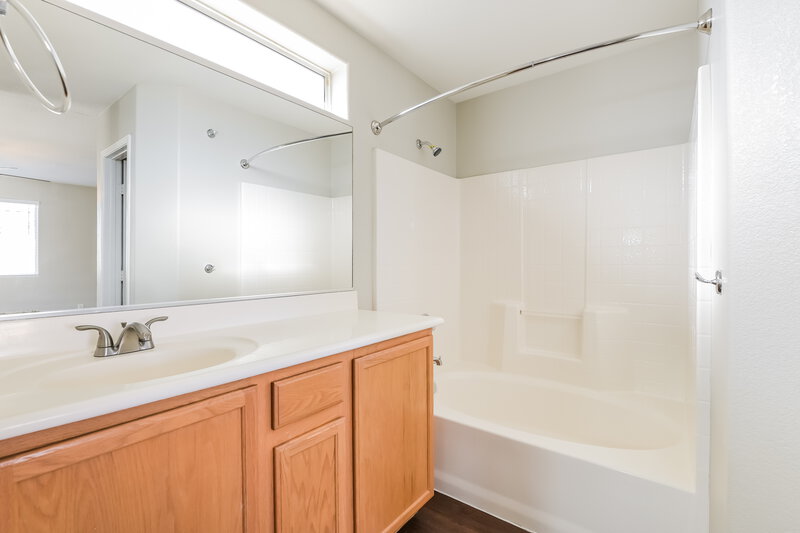 2,030/Mo, 10599 Pueblo Springs Street Las Vegas, NV 89183 Main Bathroom View