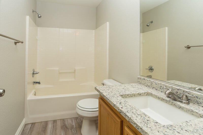 1,810/Mo, 5009 Diamond Ranch Ave Las Vegas, NV 89131 Bathroom View