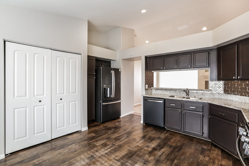 2,235/Mo, 6400 Cosmo Lane Las Vegas, NV 89130 Kitchen View 2