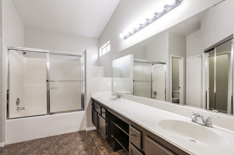 2,235/Mo, 6400 Cosmo Lane Las Vegas, NV 89130 Main Bathroom View