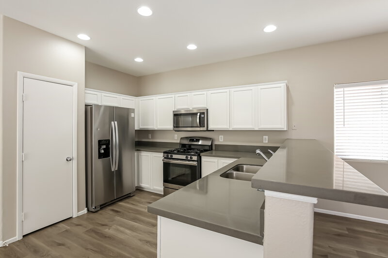1,985/Mo, 3544 Terraza Mar Avenue North Las Vegas, NV 89081 Kitchen View