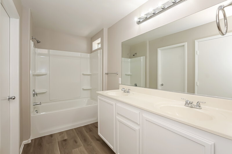 1,985/Mo, 3544 Terraza Mar Avenue North Las Vegas, NV 89081 Main Bathroom View