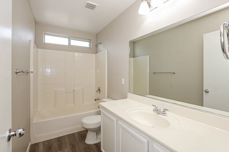 1,985/Mo, 3544 Terraza Mar Avenue North Las Vegas, NV 89081 Bathroom View