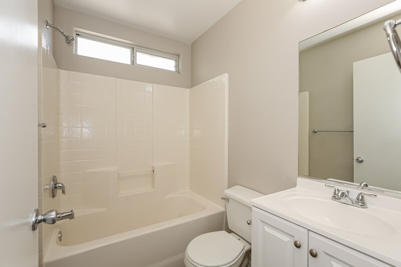 1,985/Mo, 3544 Terraza Mar Avenue North Las Vegas, NV 89081 Bathroom View 2