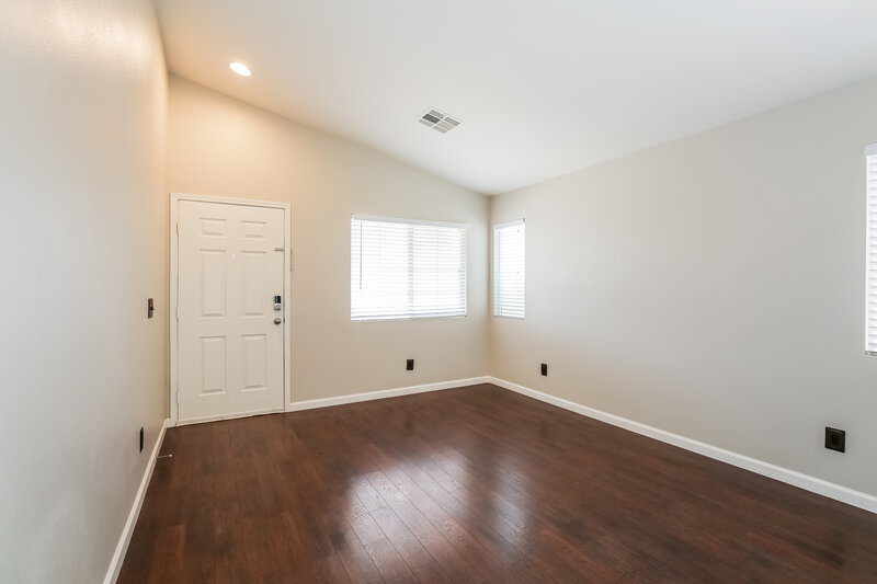 1,950/Mo, 9008 Crooked Shell Ave Las Vegas, NV 89143 Living Room View