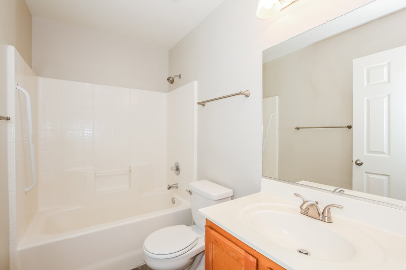 1,950/Mo, 9008 Crooked Shell Ave Las Vegas, NV 89143 Bathroom View