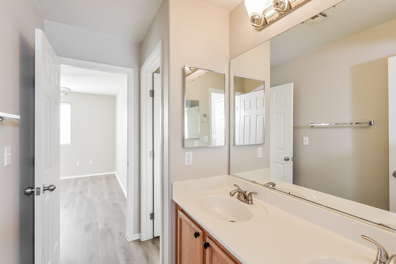 2,480/Mo, 5209 Adorato Dr North Las Vegas, NV 89031 Bathroom View 2