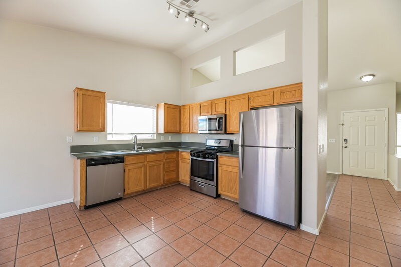 1,885/Mo, 5124 Keswick Rd North Las Vegas, NV 89031 Kitchen View 2