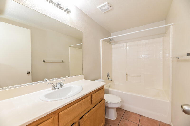 1,885/Mo, 5124 Keswick Rd North Las Vegas, NV 89031 Bathroom View