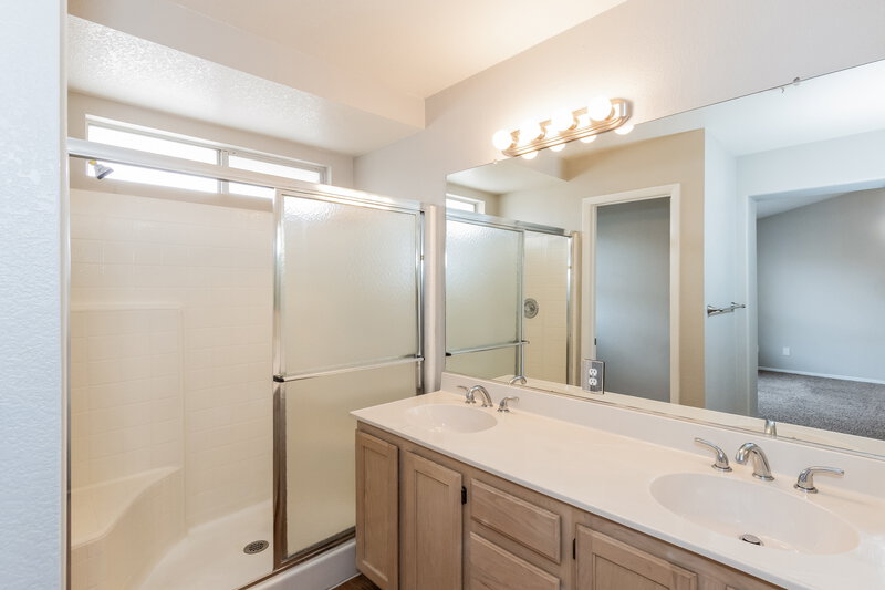 2,070/Mo, 175 Mirador Street Henderson, NV 89074 Main Bathroom View
