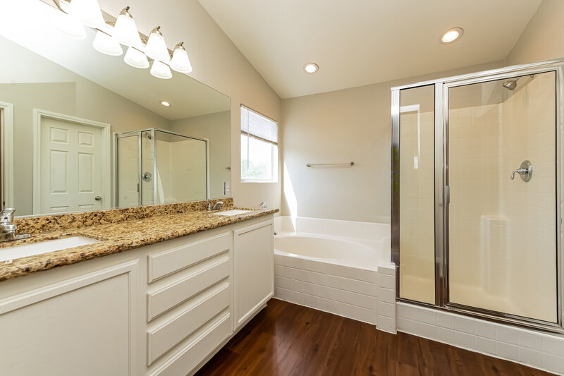 1,985/Mo, 9437 Jewel Lake Avenue Las Vegas, NV 89166 Main Bathroom View